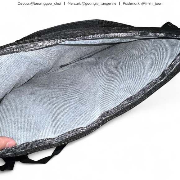 Black padded laptop case with detachable shoulder strap - Picture 4 of 4